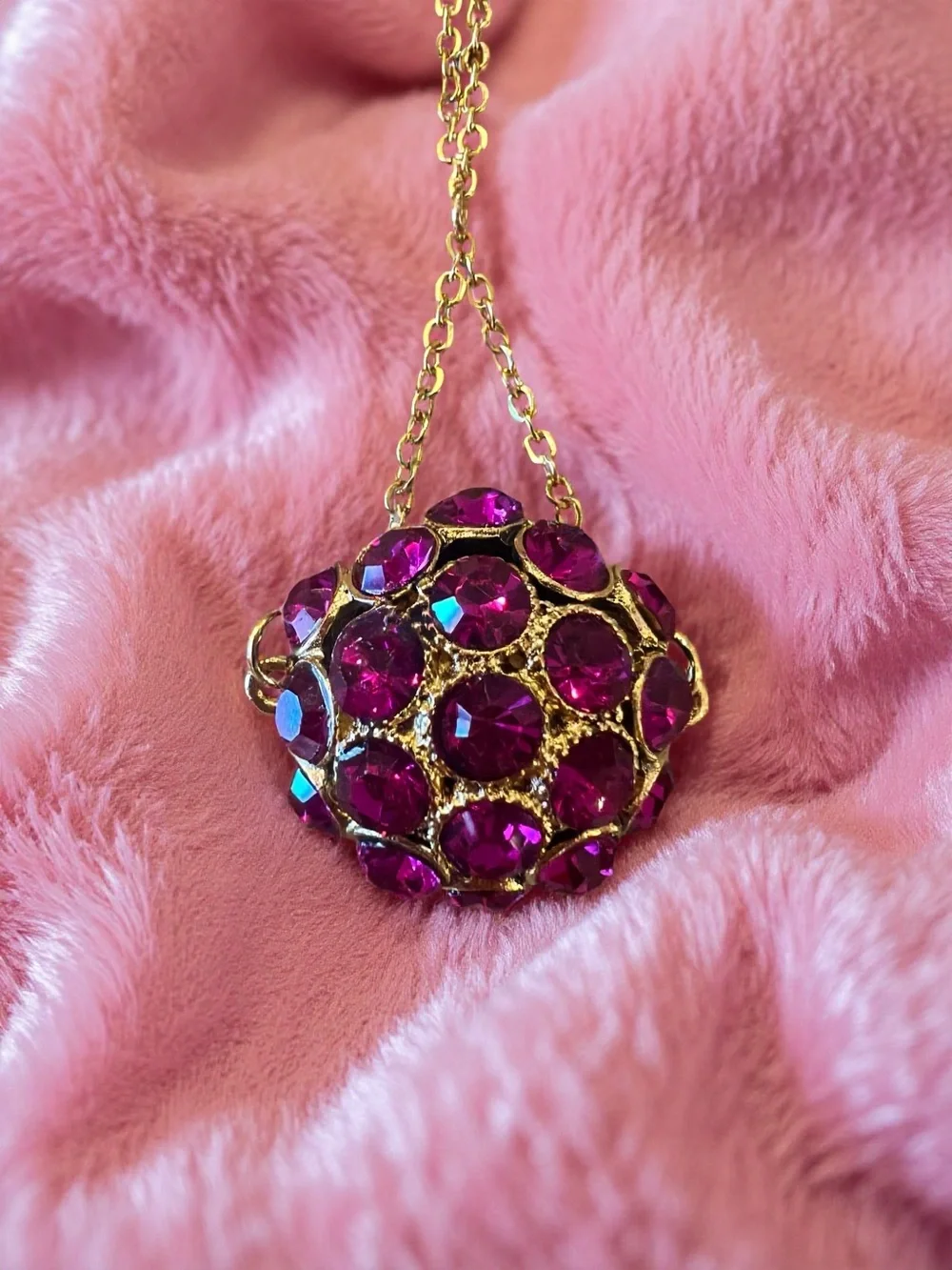 Vintage Victorian inspired Gold-Tone Necklace w/ Vibrant Fuchsia Crystal Pendant